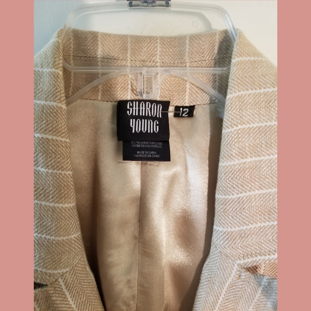 Blazer - Picture 3 of 3